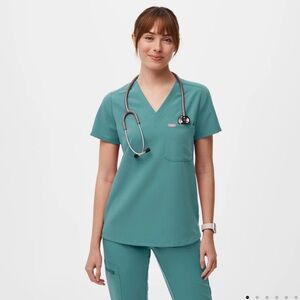 Figs Medium Scrub Set